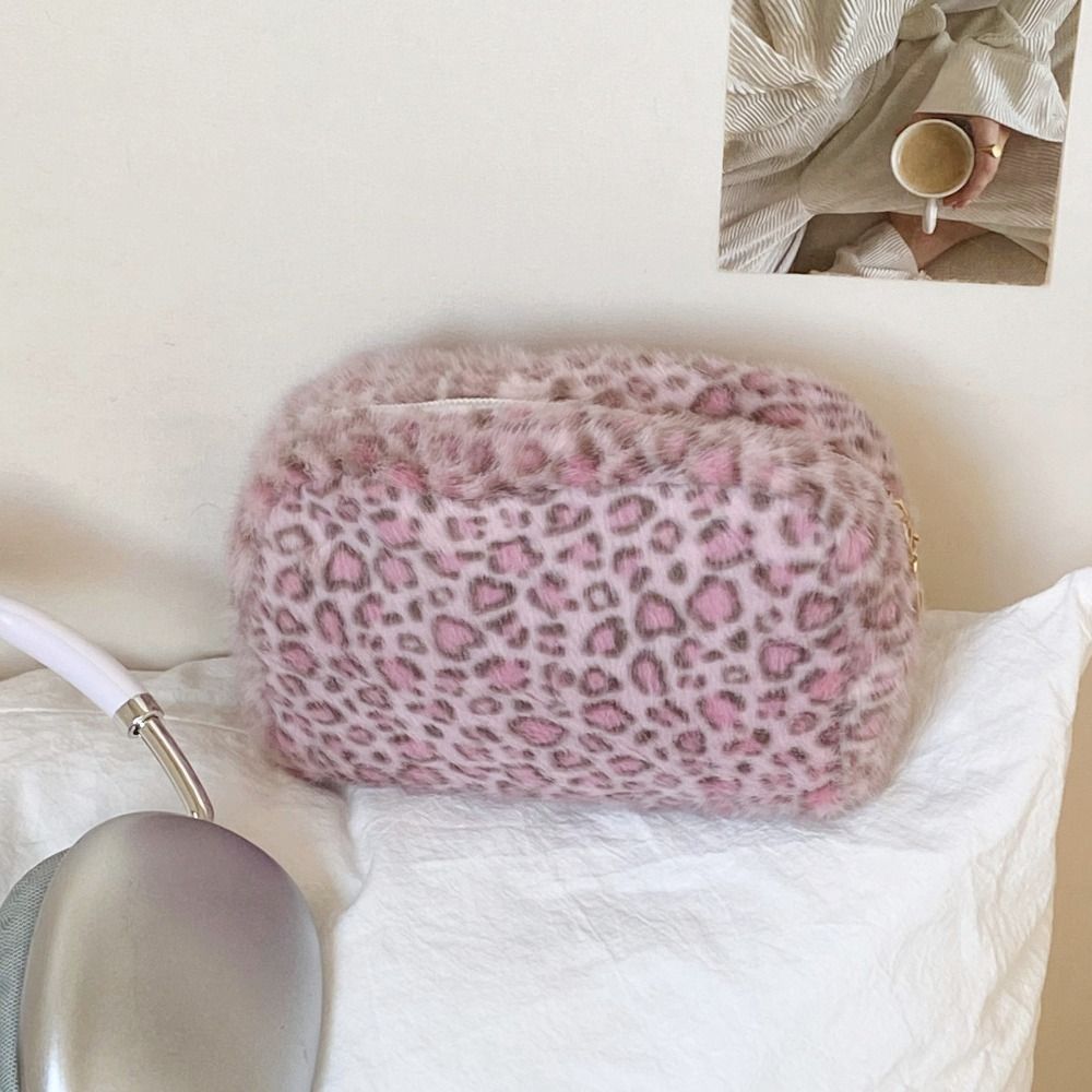 Durable Fuzzy Makeup Bag Leopa - огляд і ціна Cosmetic Bags